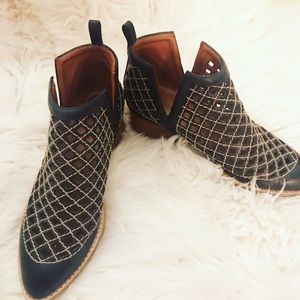 Jeffrey Campbell Taggart leather black booties 6